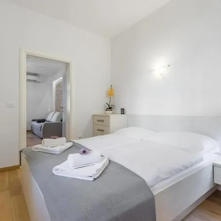 J Pavla Apartment