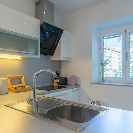 J Pavla Apartment *